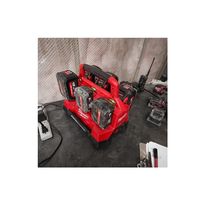 M18™ PACKOUT™  6口 充電器